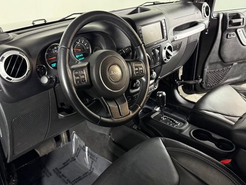 Used 2015 Jeep Wrangler Sahara w/ Connectivity Group AWD/4WD image 11