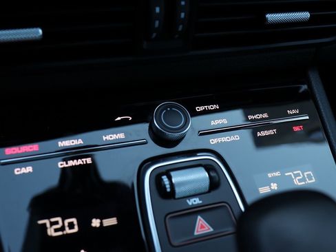 Used 2021 Porsche Cayenne image 32