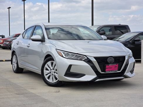 Used 2022 Nissan Sentra S image 3