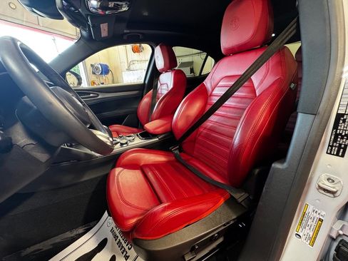 Used 2024 Alfa Romeo Stelvio Ti w/ Performance Driving Package AWD/4WD image 19