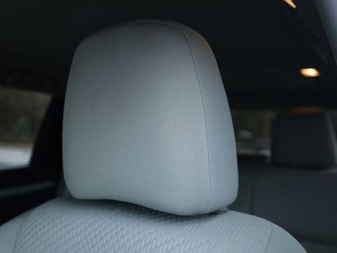 Used 2019 Toyota Highlander LE image 26