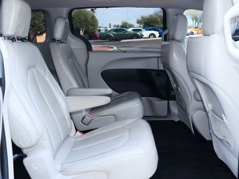 Used 2021 Chrysler Voyager Lxi image 28