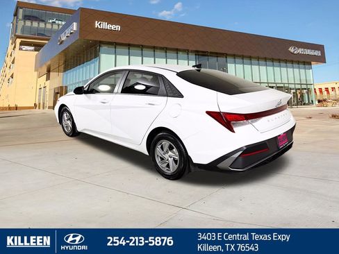 Used 2025 Hyundai Elantra SE FWD image 5