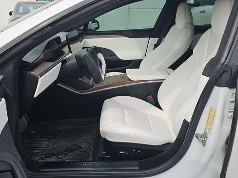Used 2022 Tesla Model S image 8