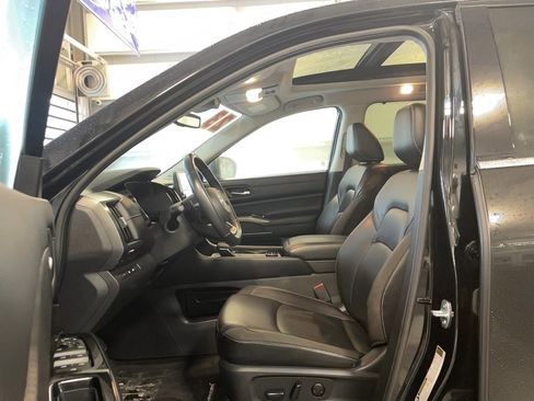 Used 2023 Nissan Pathfinder SL w/ SL Premium Package image 5