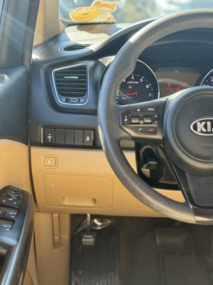 Used 2016 Kia Sedona LX w/ LX Convenience Package FWD image 16