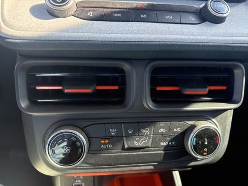 Used 2022 Ford Maverick XLT image 17