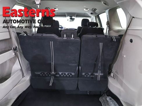 Used 2023 Chrysler Voyager LX FWD image 9
