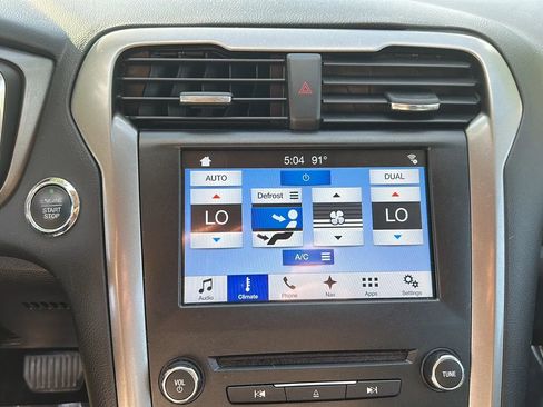 Used 2017 Ford Fusion SE w/ Fusion SE Technology Package AWD/4WD image 35