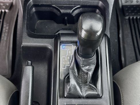 Used 2022 Toyota Tacoma SR RWD image 18