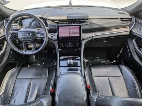 Used 2023 Jeep Grand Cherokee Overland w/ Luxury Tech Group IV RWD image 16