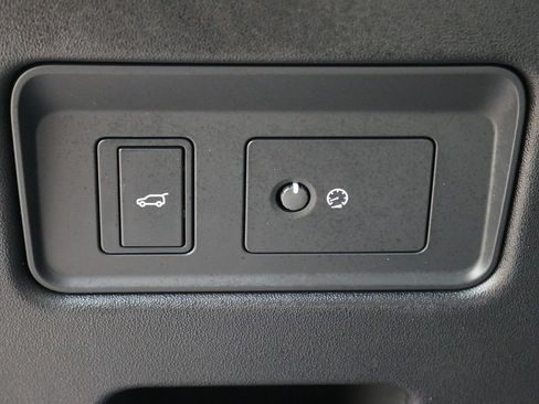 Used 2025 Land Rover Discovery Metropolitan Edition AWD/4WD image 31