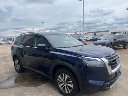 Used 2025 Nissan Pathfinder SL FWD image 6