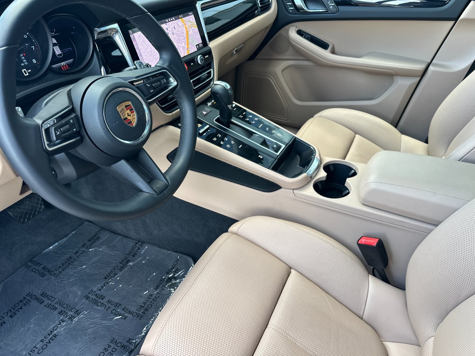Certified 2026 Porsche Macan AWD/4WD image 5