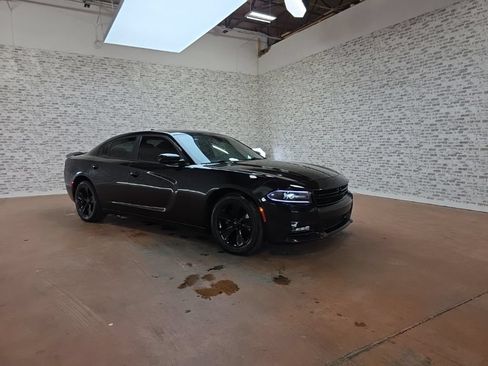 Used 2018 Dodge Charger SXT Plus RWD image 1