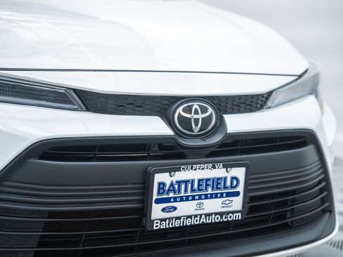 Used 2024 Toyota Corolla LE w/ LE Convenience Package FWD image 12