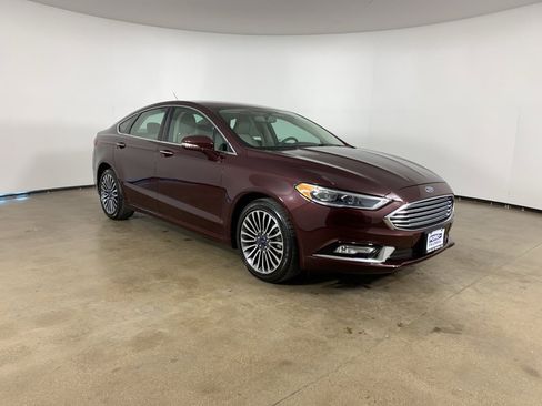 Used 2017 Ford Fusion SE w/ Fusion SE Technology Package image 5