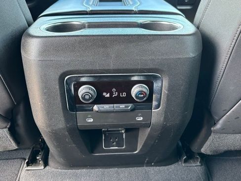 Used 2023 Chevrolet Suburban Z71 image 16