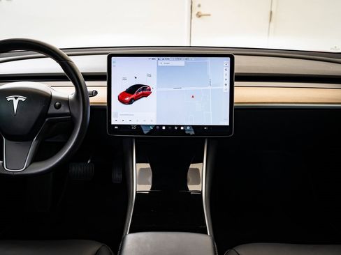Used 2018 Tesla Model 3 Long Range image 28