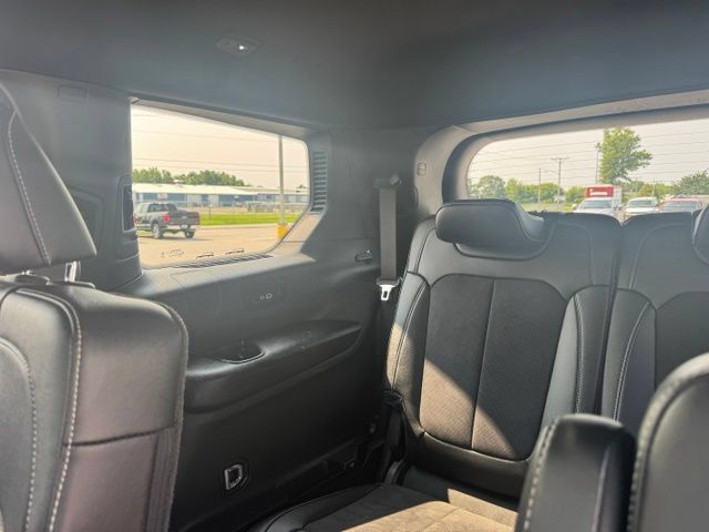 Used 2023 Jeep Grand Cherokee L Laredo AWD/4WD image 28