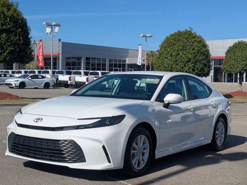 Certified 2025 Toyota Camry LE FWD image 7