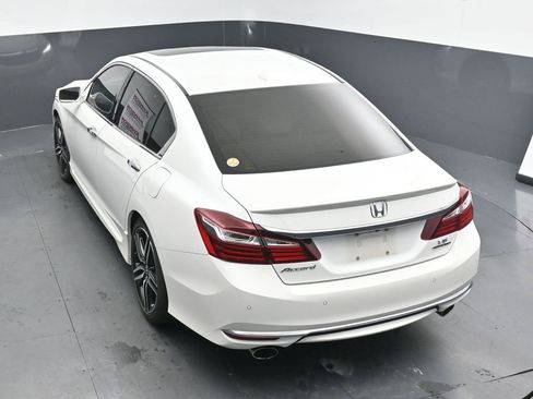 Used 2016 Honda Accord Touring image 14