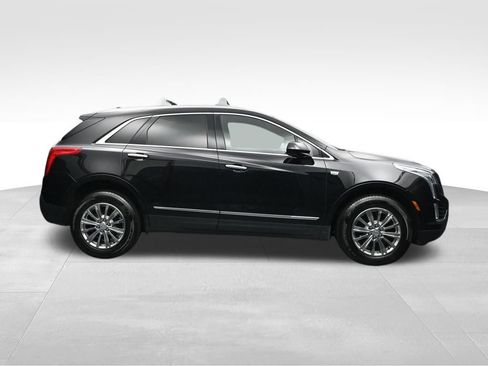 Used 2017 Cadillac XT5 Luxury w/ Driver Awareness Package FWD image 6