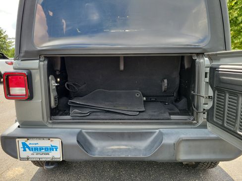 Used 2019 Jeep Wrangler Sport image 8