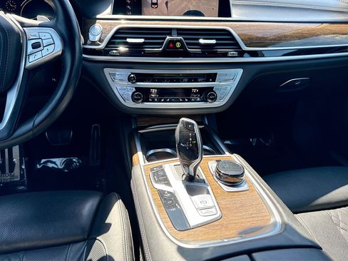 Used 2019 BMW 750i xDrive w/ Executive Package AWD/4WD image 19