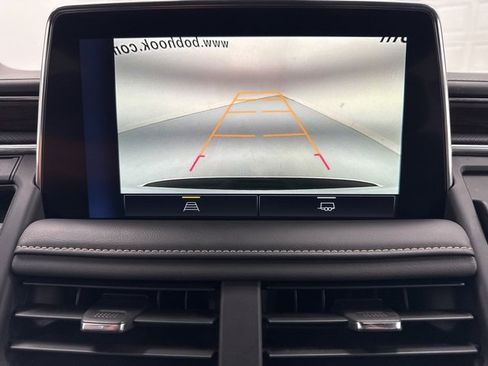 Used 2024 Chevrolet Suburban Premier image 19