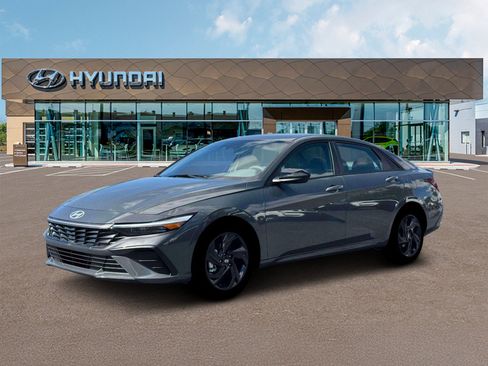 Used 2026 Hyundai Elantra Sport FWD image 2