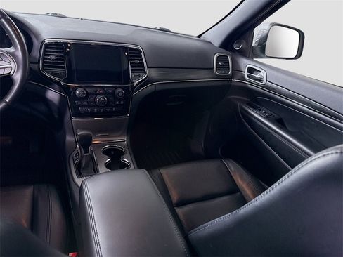Used 2022 Jeep Grand Cherokee Limited image 17