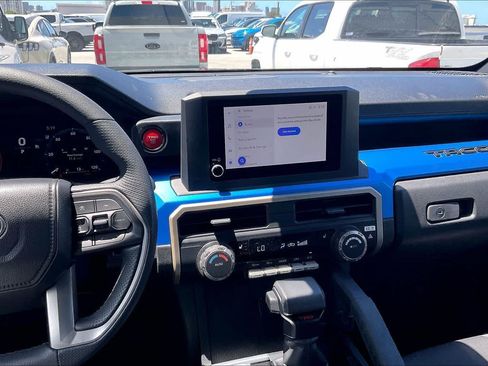 Used 2025 Toyota Tacoma TRD Off-Road AWD/4WD image 15