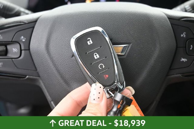 Used 2025 Chevrolet Trax LT FWD image 35