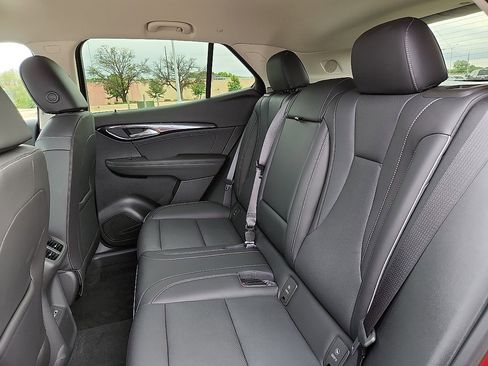 Used 2023 Buick Envision Essence image 5