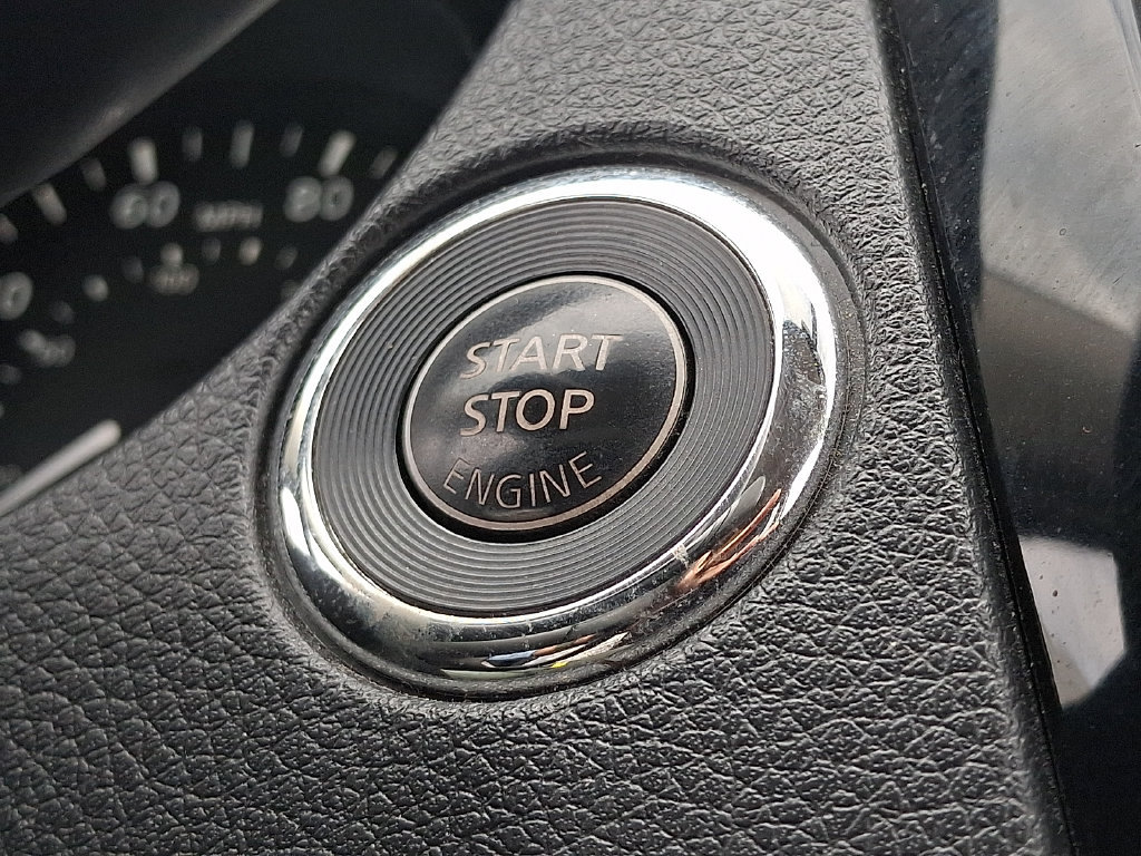 Used 2017 Nissan Rogue SV AWD/4WD image 26