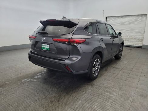 Used 2021 Toyota Highlander XLE image 9