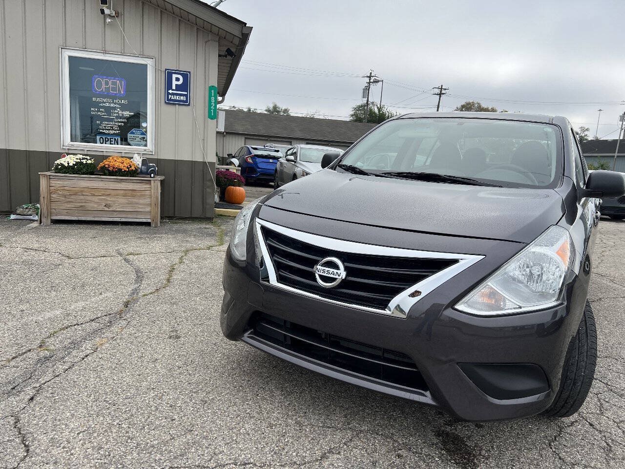 Used 2015 Nissan Versa S Plus FWD image 1