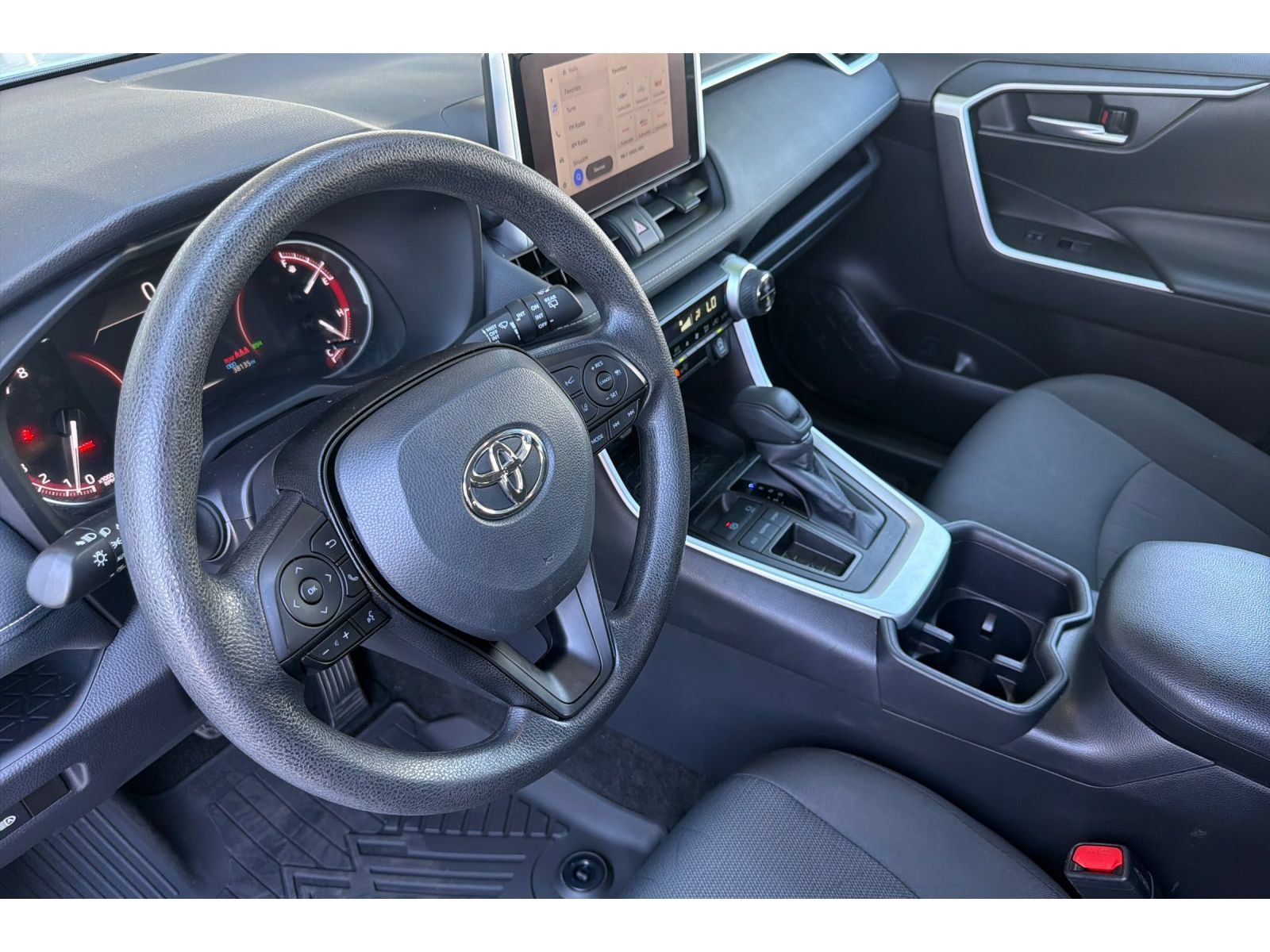 Used 2025 Toyota RAV4 XLE FWD image 10
