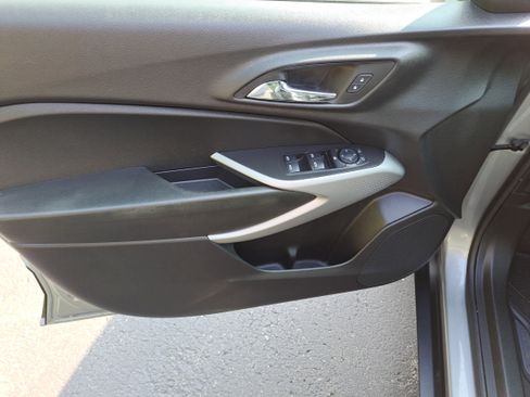 Used 2024 Chevrolet Trax RS w/ Sunroof Package image 14