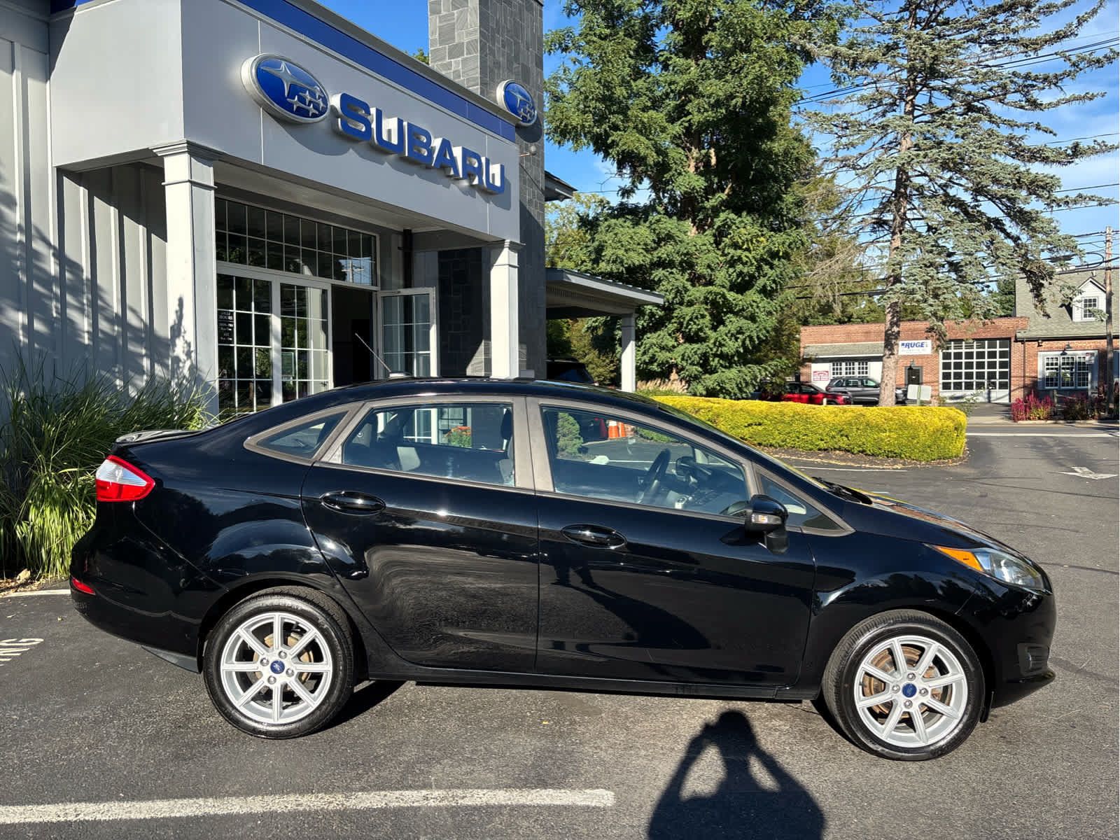 Used 2016 Ford Fiesta SE w/ Equipment Group 201A FWD image 2