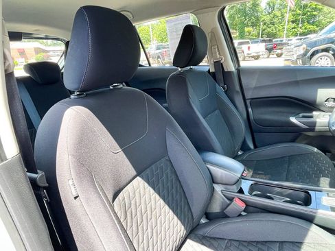 Used 2023 Nissan Kicks SV FWD image 10