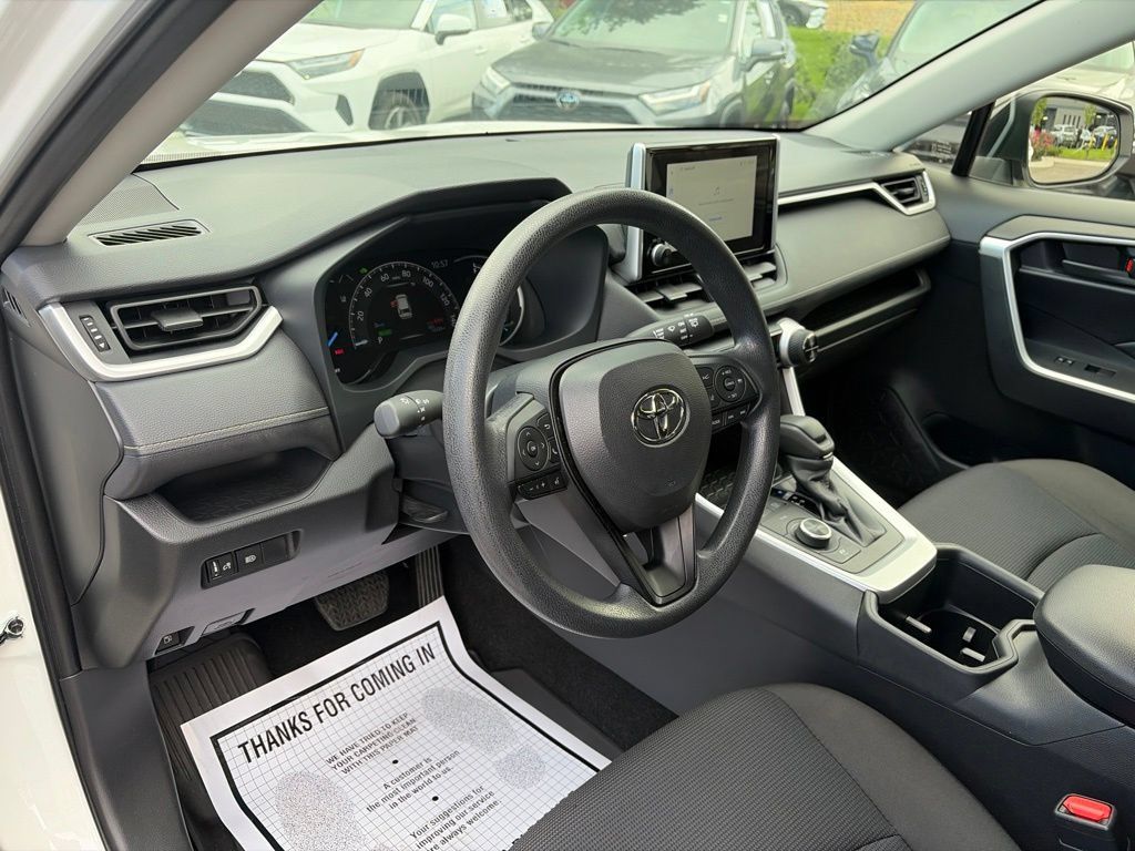 Used 2025 Toyota RAV4 LE AWD/4WD image 25