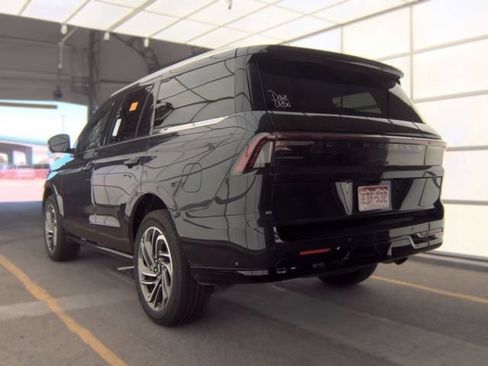 Used 2025 Lincoln Navigator Reserve AWD/4WD image 19