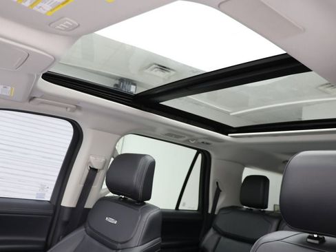 Used 2025 Ford Expedition Max Platinum w/ Driver's Package image 17