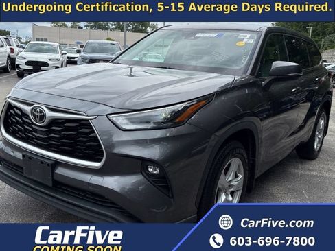 Used 2022 Toyota Highlander LE AWD/4WD image 1