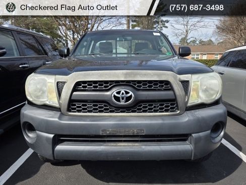 Used 2011 Toyota Tacoma 4x4 Regular Cab image 2