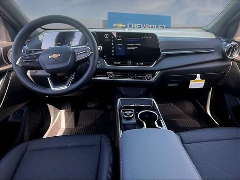 New 2027 Chevrolet Equinox LT w/ Convenience Package II FWD image 5