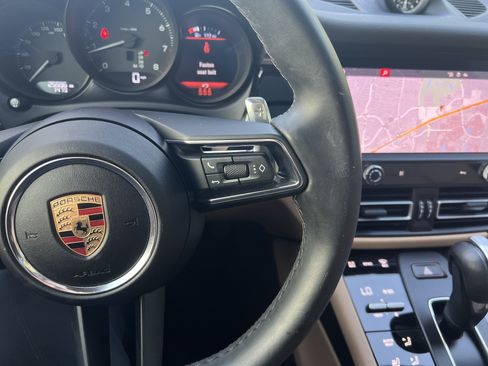 Used 2024 Porsche Macan AWD/4WD image 17