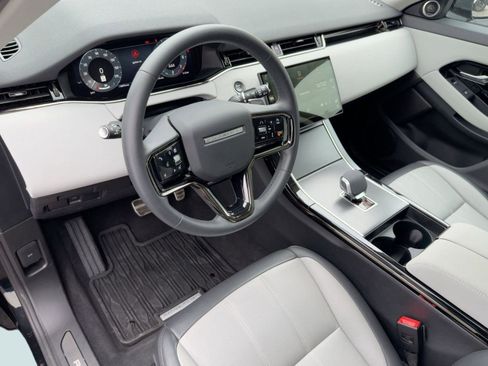 Used 2024 Land Rover Range Rover Evoque Dynamic SE image 3